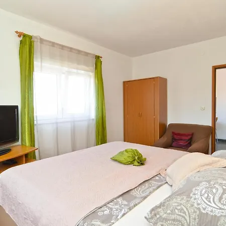 Apartments Valbandon 1008 *