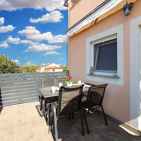 Apartamento Valbandon 1008 *